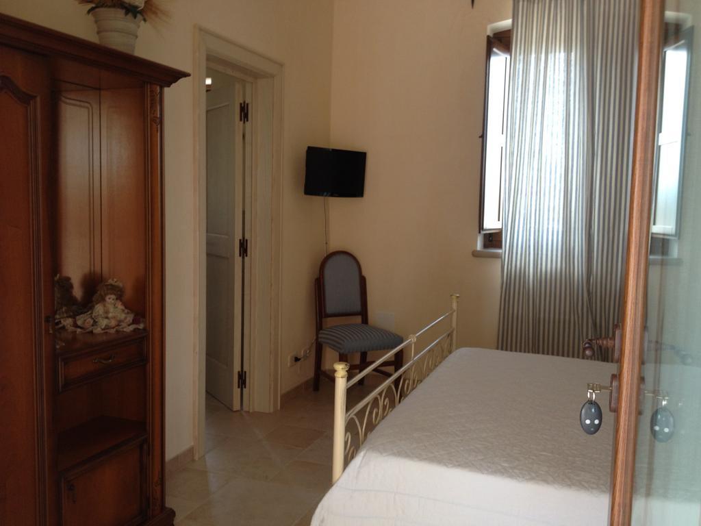 B&B La Grave Noci Quarto foto