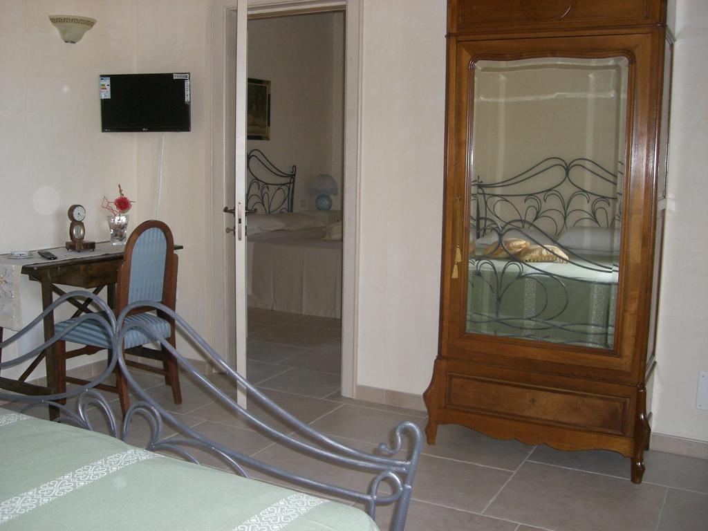 B&B La Grave Noci Quarto foto